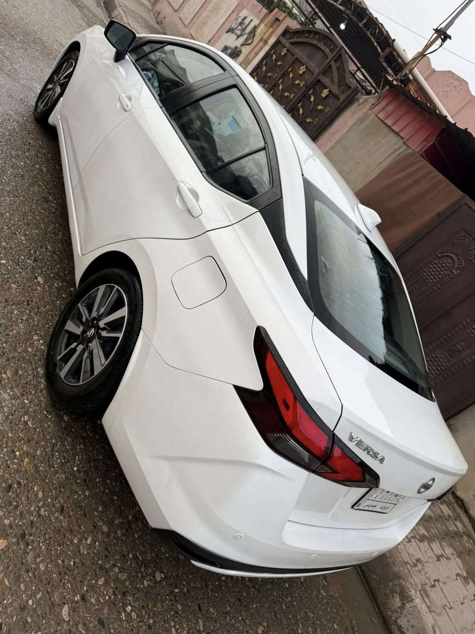🚗 إعلان بيع سيارة: نيسان فيرسا 2020 (SV)
لأهل كركوك الكرام، سيارة ممتازة وبحالة نظيفة جداً للبيع:
 النوع: نيسان فيرسا (Nissan Versa)
 الموديل: 2020
 الفئة: SV
 اللون: أبيض صدفي مميز (مطلوب جداً في السوق)
 الرقم: رقم كركوك (هزة وفحص جديد، جاهزة للتحويل)
 الممشى: 38,000 ميل فقط (عداد حقيقي ونظيف)
🛠️ تفاصيل الحادث والجاهزية:
 الحادث: ضرر خارجي خفيف جداً 
 الإيرباغات: سليمة 100% ولم تفتح (شرط الفحص).
 الصور: صور الحادث مرفقة مع المنشور للمصداقية والشفافية التامة.
✨ المواصفات والوضع الميكانيكي:
 السيارة بحالة الوكالة من ناحية المحرك، الجير، والتبريد.
 داخلية نظيفة جداً وبحالة ممتازة.
 اقتصادية جداً في استهلاك الوقود وجاهزة للاستخدام فوراً دون الحاجة لأي مصاريف.
 📍 مكان السيارة: كركوك
 💵 السعر: (125 ورقة : "للاستفسار يرجى المراسلة أو الاتصال")
 📞 للتواصل والاستفسار: (***********)
