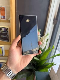 لبيع اس 23 الترا شرق اوسط لون أبيض مميز شرق وسط عين الفهد مع كارت ضمان...