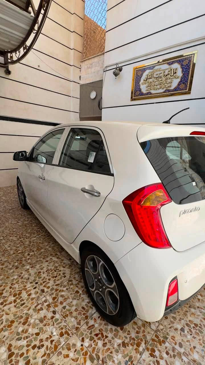 السلام عليكم عندي بيكانتو مديل ٢٠١٦ فتحه بصمه حساس خلفي ويل كب ١٤ داخل جلد لونين كيجات ديجتل لد امامي خلفي لايت عدسه تبريد شاشه مري شفط ماشيه ٤٥ الف السياره كلها عله وضع الشركه كير مكينه تبريد صدر جاهزه مكفوله من الضربه والصبغ والتبديل بيها فقط مكانين بارد السعر ٩٣ للستفسار *********** مكاني بل سيديه
