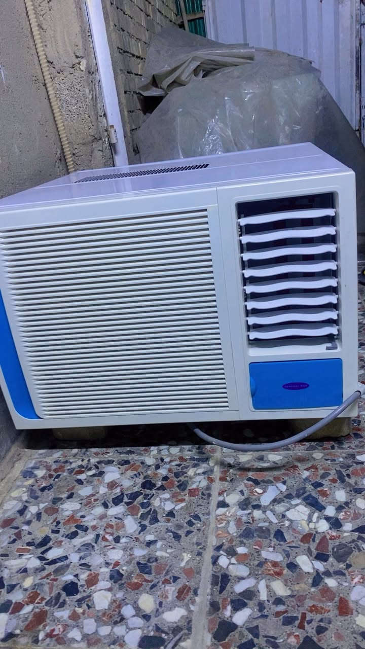 مكيف جنرار تدفئ تبريد. كلش نضيف مشتغل موسم واحد  سعر 200
للاستفسار اتصال عل رقم ***********
