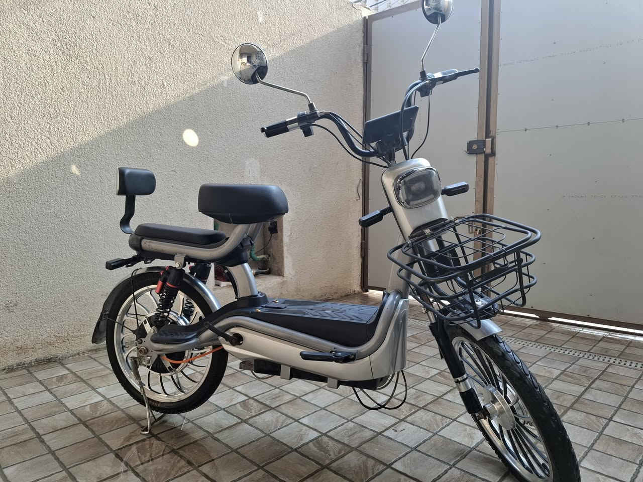 دراجة هوائية شحن نظيفة
نفس الصورة
السعر (٢٠٠) وبي مجال 
رقم الموبايل / ***********
*فقط البطاريات منتهية
