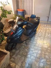 دراجة للبيع بيه عطل كل ما اخلي باتري جديد ورة ٤ ايام يهبط ويحرك لايت ش...