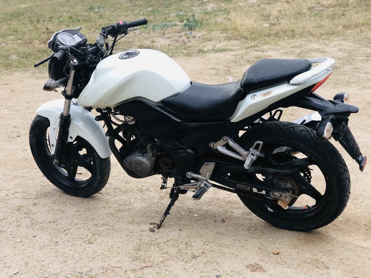 السلام عليكم سايم بطحه للبيع او مرواس بهيوشه نضيف محرك كير يرادله شويه ترتيب السعر خاص اتصال *********** موجود واتساب
