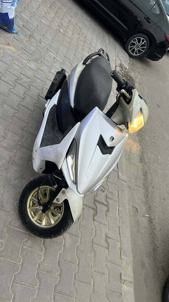 دراجه (اف اس)  للبيع.   كهربائيّات كلهه شغاله 
مكينه بجيس مامفتوحه (هندر سلف )مكان كربلاء    
وهاذه رقمي 0777 364 9394
