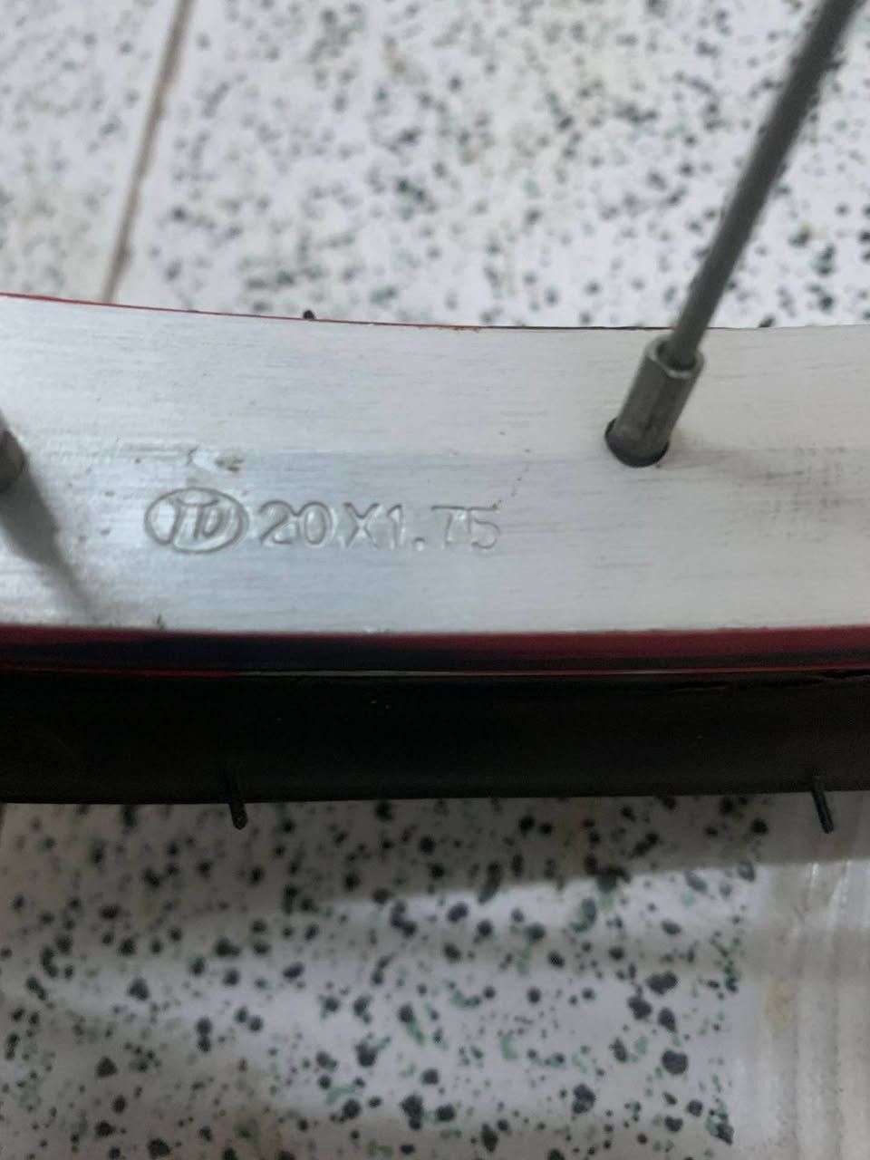 سلام عليكم
بايسكل للبيع طباكي اصلي مديل 2018 بايسكل توني منزله من الحاويه رايده ب80بي مجال قليل وياء غراض 
كاسحه
حبل دركه فسفوريات كصب جروصه 4 باجات 2 قفل ابو رقم  مرايات 2 مصاطر 3 مكاني سماوه الحكم قفله 75بايسكل جديد ونضيف نضافه 95/100


**إذا كنت صاحب هذا الإعلان وتريد حذفه لأي سبب، رجاءا أرسل رسالة إلى الدعم الفني**