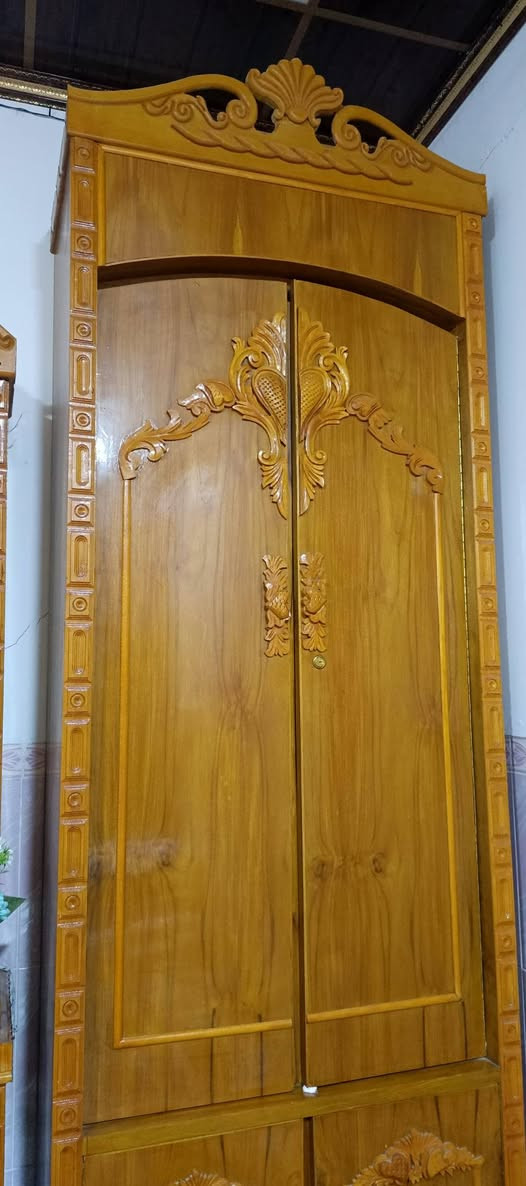 عندي غرقه اخشاب فصال ثقيله ونضيفه شرط اخو الجديد
مستخدمه شي قليل للبيع العنوان موصل سهل نينوي برطله 
رقم الهاتف ***********
