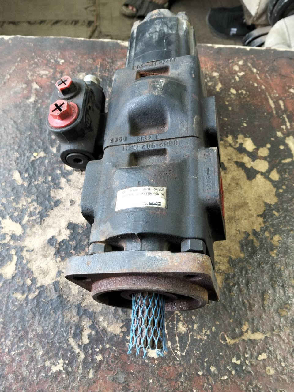 السلام عليكم للبيع مضخة جي سي بي اصلي جديد لوك ***********/***********
