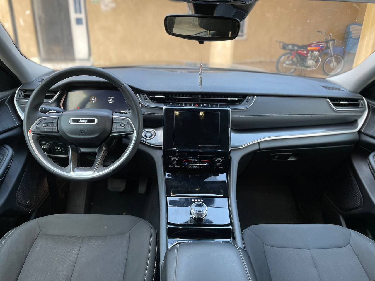 سلام عليكم جيب للبيع لون اسود كذاب موديل 2023 بسمي رقم انكليزي السعر 319 ورقه وبيه مجال رقم ***********
