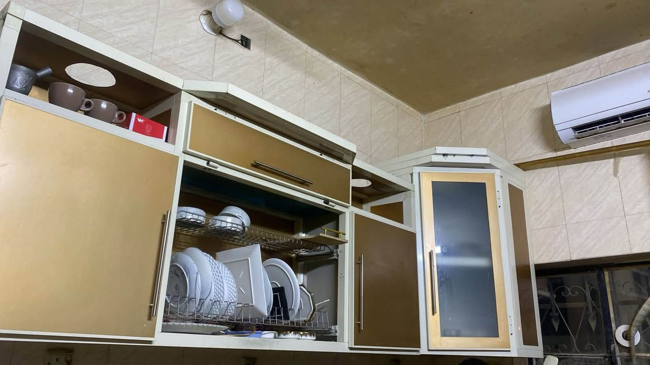 مطبخ  للبيع نظيف
مكان 📍 بصره طويسه

رقم الهاتف :***********

الطول 2.33

ب 1.90

السعر : 450 الف
