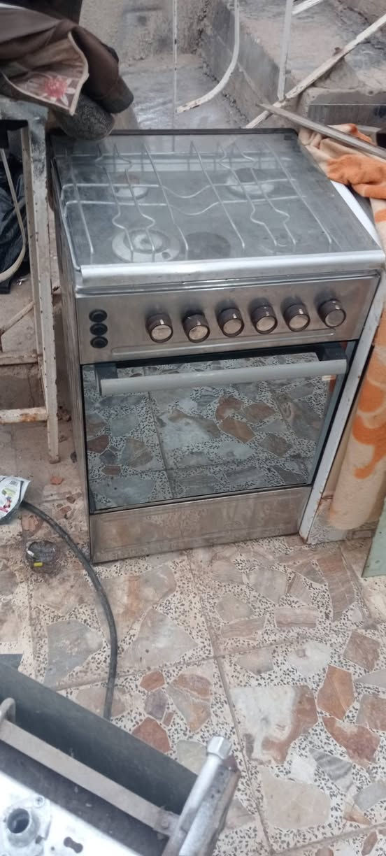 طباخ مصري الاصلي الباب الاول شغال كله عيون وفرن فوك وجوه شرط الشغل ونارخضره شوف المقطع واتصل وتدلل بسعر 65وبيه مجال اليريده يراسلني اويتصل ويدلل مكاني الاحرار الخضاره ***********
