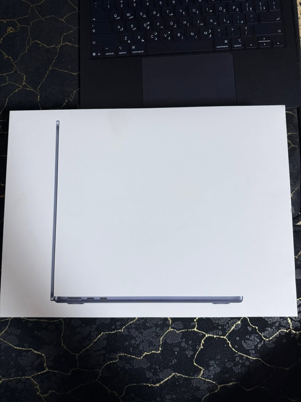 Macbook Air M5 
Ram: 16Gb
Storage: 512Gb
Color: Midnight 
الجهاز جديد مصار شكم يوم من اشتريتة
السعر: مليون و725


**إذا كنت صاحب هذا الإعلان وتريد حذفه لأي سبب، رجاءا أرسل رسالة إلى الدعم الفني**