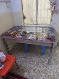 ميز طعام لبيع سعره 40الف بي مجال اتصال على رقم07855232977