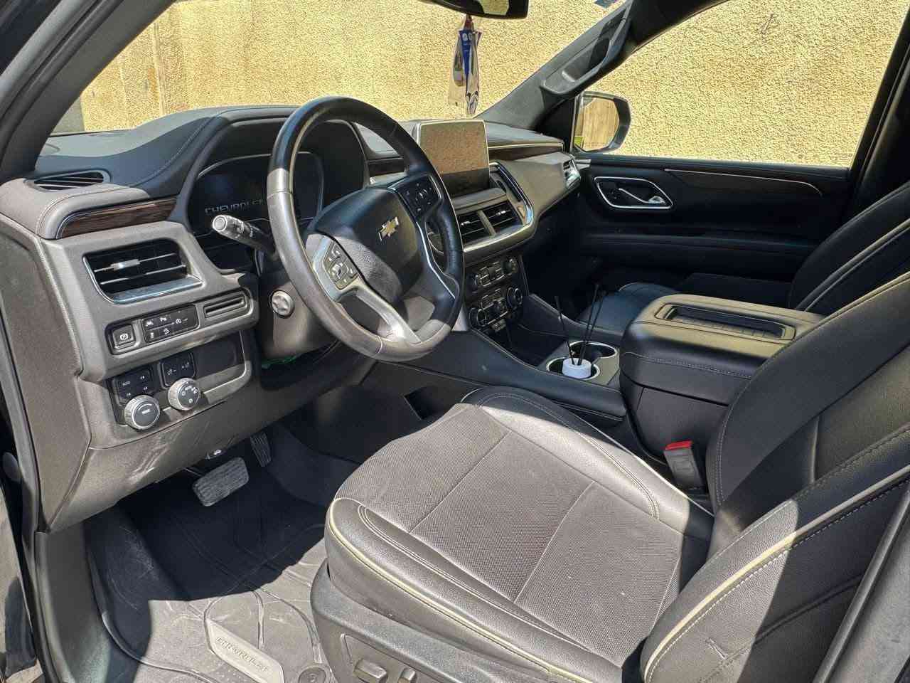 تاهو موديل2023 بريمير
رقم مميزة  سيار ما ماشيه هواي 
 فول مواصفات شاشة كبيرة لمس كاميرا 
حاسة رادارات كشن جلد كشن كاراباي بصمة 
 تشغيل عن بعد تحكمات ستيرن 
 كار بلي أوتو ستوب للتحذيرات تبيرد مركزي
 تحديد سرعة محرك 8 سلندر فورويل بارنوما 
محرك كير واير بشرط مامفتوح 
سيارة حيل نظيفة كلشي عل بلاد جديد 
سنوية هزة كلشي جديد مدفوع لـ
باسمي السنوية 
 السعر430 وبيه مجال***********
