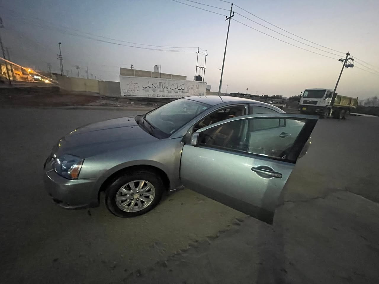 السلام عليكم سياره كلنت2009وارد امريكي سياره جديده حداديه تخم تاير جاهزه من كلشي رقم بغداد باسمي *********** السعر 85وبيه مجال قليل
