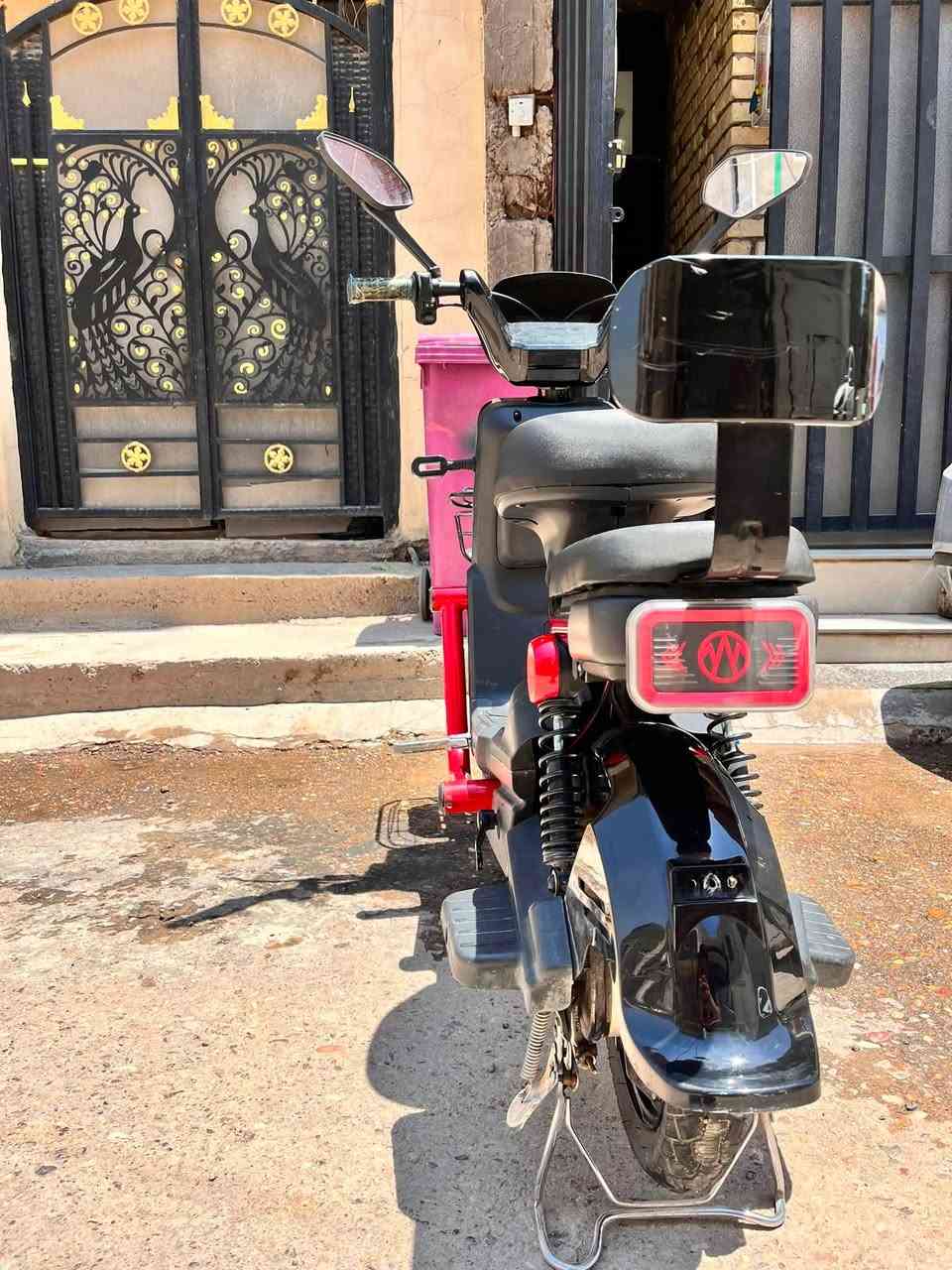 بايسكل شحن ⚡️✅
للبيع كامل اي نقص مابي لايت لد اشاير 
حساسات بريك 
3 سرعات حقيقيه 60km
اربع بطاريات بحاله المصنع 
السعر 300⚡️👌🏽
مكاني الدوره📌
☎️***********
