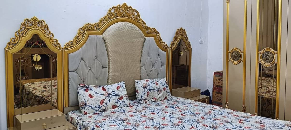 غرفه للبيع سعر ٦٥٠ بيها مجال.. واتساب  ***********
