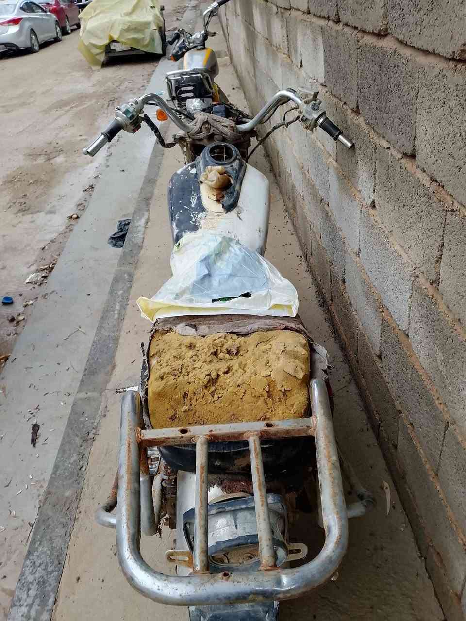 السلام عليكم جني 2010 للبيع بيها اوراق تترقم  سعرها 200 وبيها مجال العنوان ديالى بعقوبة ***********
