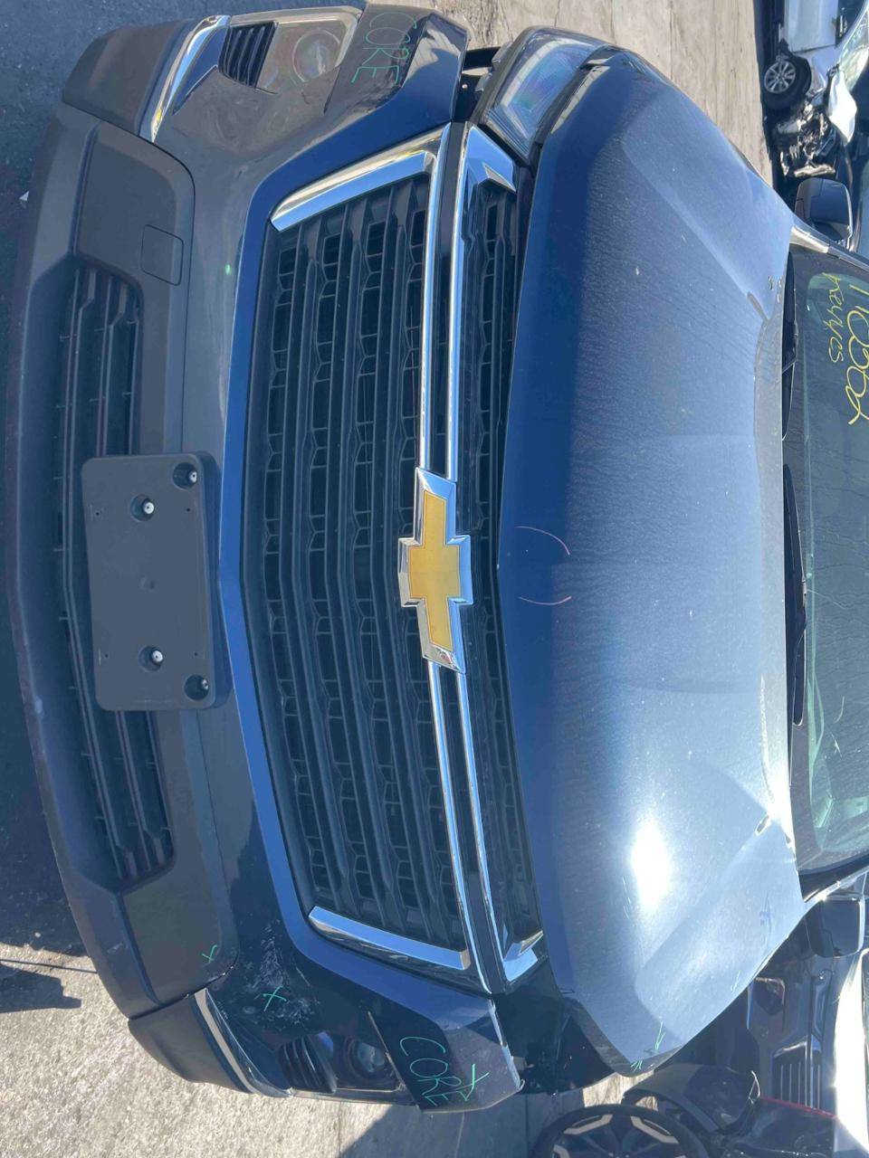 السياره : شفروليت ترافرس 
اللون :  نيلي
الموديل : 2023
الفئة : LS
الضرر : تصليح الدعامية الأمامية فقط
السعر : 245 ورقة (وبيها مجال)
ملاحظة : بدون رقم
البصرة ***********
