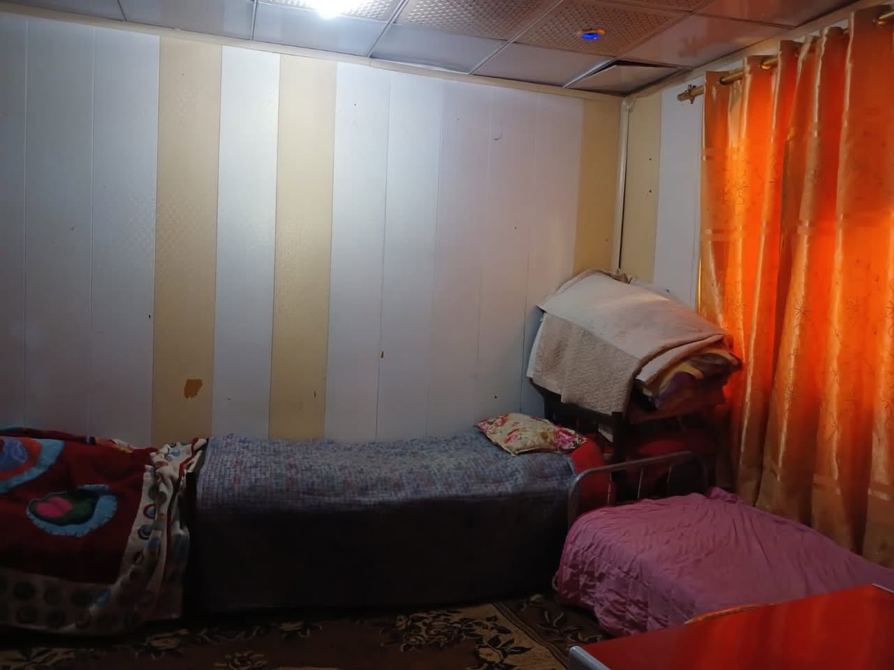 السلام عليكم  
بيت للبيع المساحه( ١٨٦)متر 
طابو صرف مداور ثاني يوم العنوان خلف الإطفاء القديمه 
ملاحضة // البيت عكاده
السعر 90 وقابل للتفاوض 
للأستفسار الاتصال ع رقم  *********** .***********
