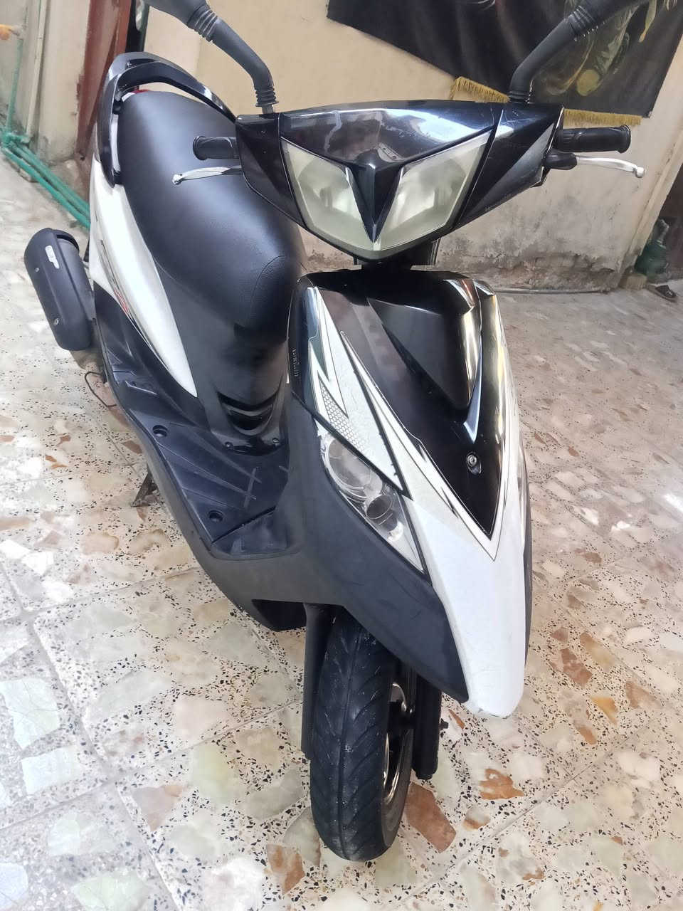 دراجة ماكس ثعلب رمبة جديدة
سرعة 140+ كابريتر بلادي + اسلف اصلي 
كفرات اصلية ومختمه ختم واحد مع محرك 
محرك ناعم ومكفول كفاله عامه وراقها ابسمي 
كهربابات عدادات كيجات دبلات كلها شغال 
الشراي يتصل ***********
شرط جيب فيتر وتعال فحص براحتك
