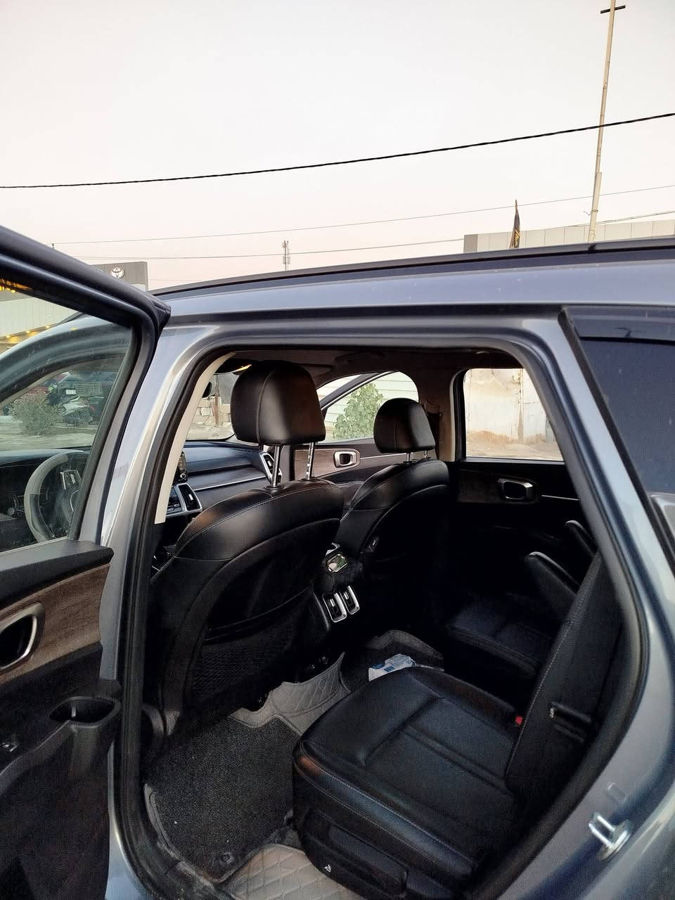 سورنتو ٢٢امريكي ماشية ٢٣الف كيلو
السعر ٢٥٠وبيها مجال 
صور الحادث خاص وتدلل
***********
