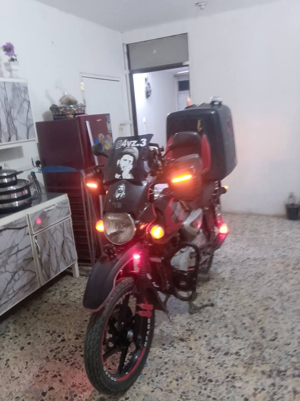 🔴 بوكس مديل 22 شهر 11 محدثه 24 لون اسود رقم ديالى مشروع وطني تحويل وين ما تريد كامله مكمله مابيها نقص محرك خير من الله كهربائيات كلها شغاله نفس ما واضح كدامكم وشكلها بلواقع احلا بهواي رايدها ب 2350 وبيها مجال رقمي موجود واتساب ***********
