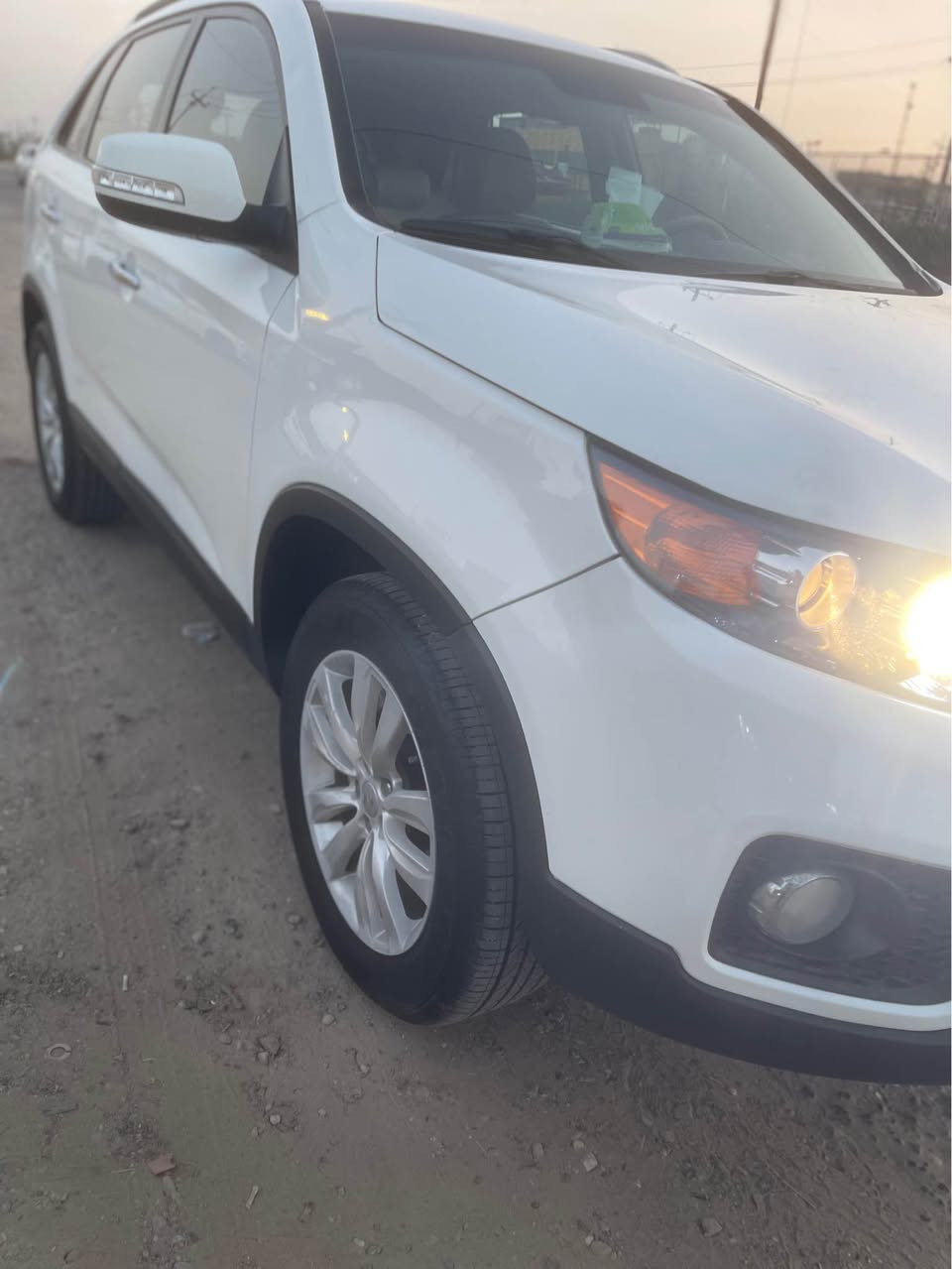 كيا سورنتو موديل 2012 خليجي رقم اربيل الجديد بيه بارد قليل بلمدكر الخلفي وشبر صبغ بلباب السياره جاهزه محرك أربعه تخم تاير مواصفات بصمه مري شفط يده نيكل شاشه السعر 130 ورقه.                                *********** البصرة, العراق
