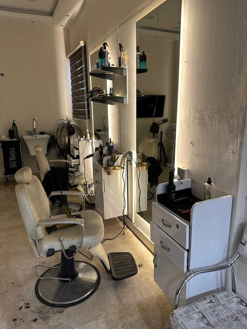 غراض حلاقة نضيفة للبيع
الكراسي كلهم شغالات
مكاني بغداد الغزالية
كل حاجة وسعرها
***********
/واتساب
