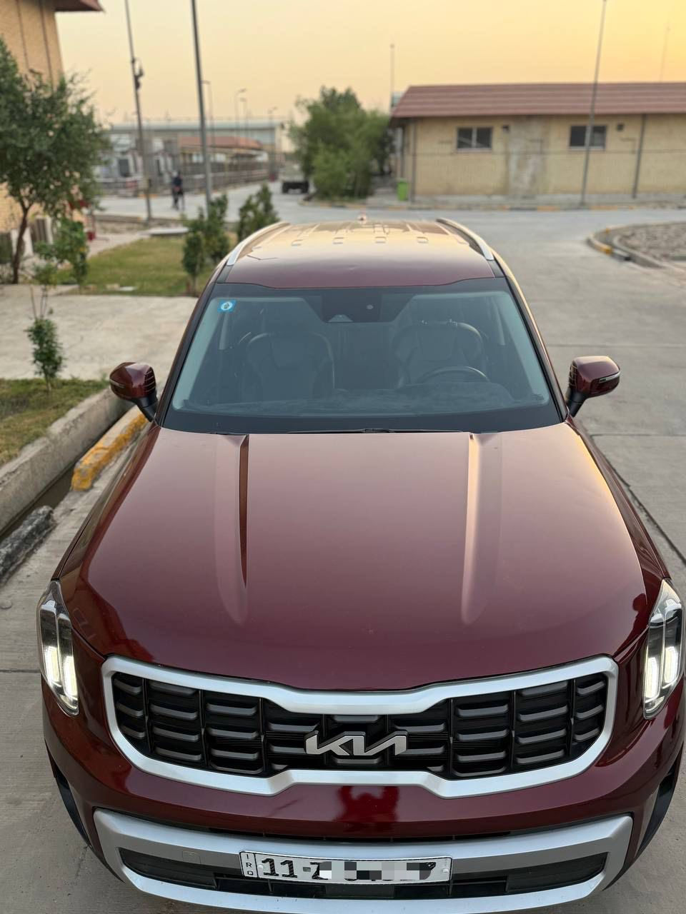 السلام عليكم 
 كيا تيلورايد  وارد امريكي  موديل 2023
•الضرر:  واضح بالفيديو و بيها صبغ 2قطع شركة باميركا ارباك دركة ودشبول وبردة جهة اليمين

•المواصفات :
▪️السيارة: كيا تيلورايد S برغندي
▪️المحرك: 3.8L (ستة سلندر)
▪️العداد: 46 الف ميل
▪️بصمة تشغيل عن بعد
▪️خاصية تحديد المسار
▪️رادار امامي للتوقف التلقائي
▪️حساس خلفي 
▪️حساسات و رادارات الاجتياز الجانبية 
▪️تدفئة الكشنات المقدمة
▪️السيارة 7 راكب
▪️اربع قطع تبريد مع مكان شاحن موبايل امامي خلفي
▪️سستم صوت
▪️المقاعد الخلفية منفصل ملكي
▪️تحكم ستيرن جهتين بلوتوث وحاكية وكروس سرعة وتحكم صوت 
▪️شحن موبايل لاسلكي
▪️نظام كار بلي 
وبيها بعد مواصفات 
**ملاحظة** 
مرقم كامل باسمي
السعر ٢٥٣ بيها مجال
 
للاستفسار اكثر الاتصال او واتس***********
