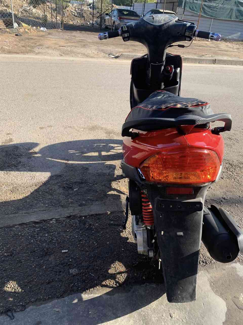 السلام عليكم دراجة ماكس عدله 120 مكينه مكفوله شلعه معدل كفرات جديده دراجة خير من الله و بيهه تزويدات حلوه و بسيطه 
السعر 550
مكاني حي الجهاد 
رقمي.      ***********
