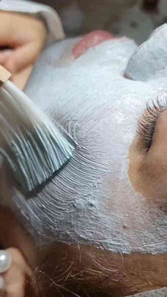 اهلا وسهلا زبوناتنا الجميلات رضائكم هو غايتنا ولتكوني مميزه 🎀
اسعارناً مناسباً 📍✨
حفافة 5
شمع للوجه  8
بديكير 10 مع املاح طبيعية 
الماكير 20
سحب لون شعر قصير 20 واسط 25 فما فوق حسب طول الشعر
صبغ شعر قصير جدا 15 المتن 25 الوسط 35 الطويل حسب طول الشعر 
ميش كثيف قصير 25 فما فوق حسب طول الشعر
تسريح الشعر يخلي شعرج سرح حسب طول الشعر 
قص 5 اي قصه 
معالج لترميم وتغذية الشعر القصير 30 فما فوق حسب طول الشعر
اهلا وسهلا بلجميع 
مركز ألين للتجميل
العنوان//كربلاء حي الرباب قرب سيد سماعيل 
الحجز //***********
***********
