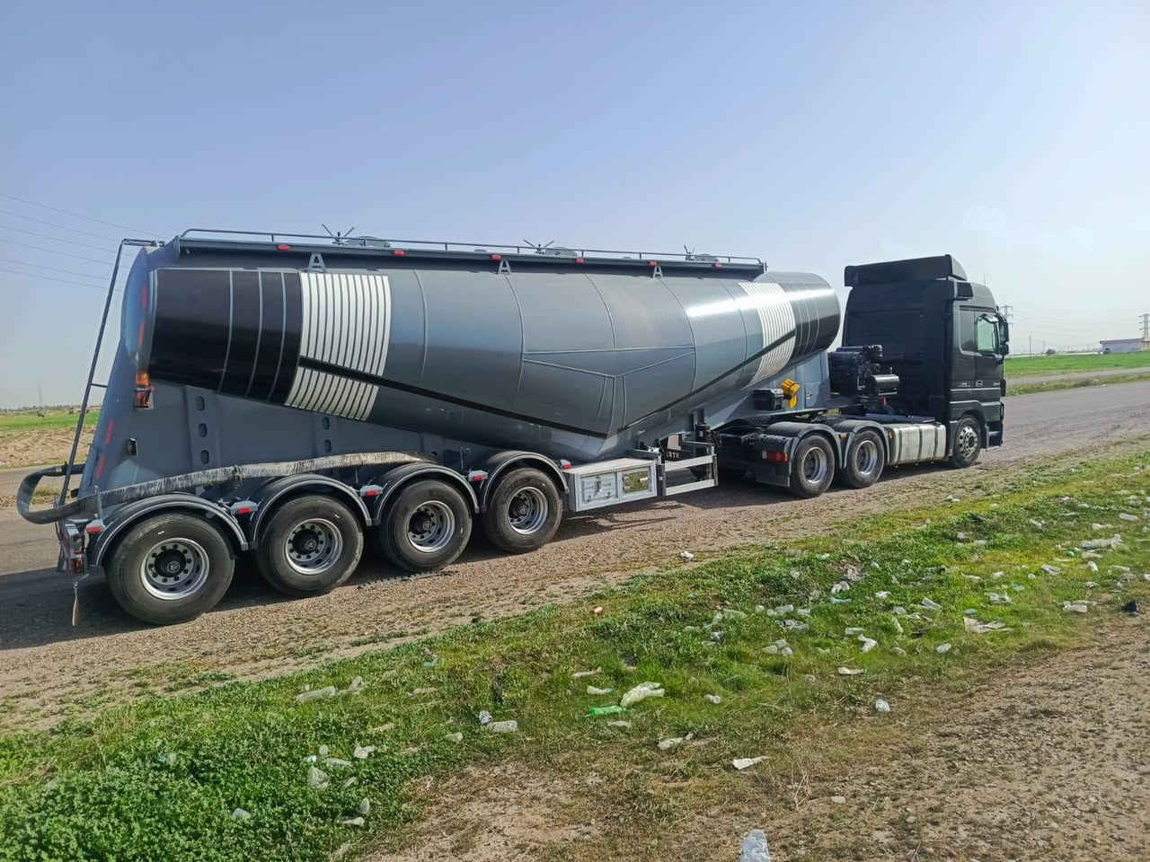 السلام عليكم
سيارة جديدة ماشية ٤٠٠
٢٠١٢ حجم ٤٤/٢٥ جديدة تخم تاير جديد سايلو ٢٠٢٦ مشتغلة درب واحد فقط للبيع كاملة او بس راس مرقمة بصرة السيارة ابغداد
*********** رقم الهاتف
