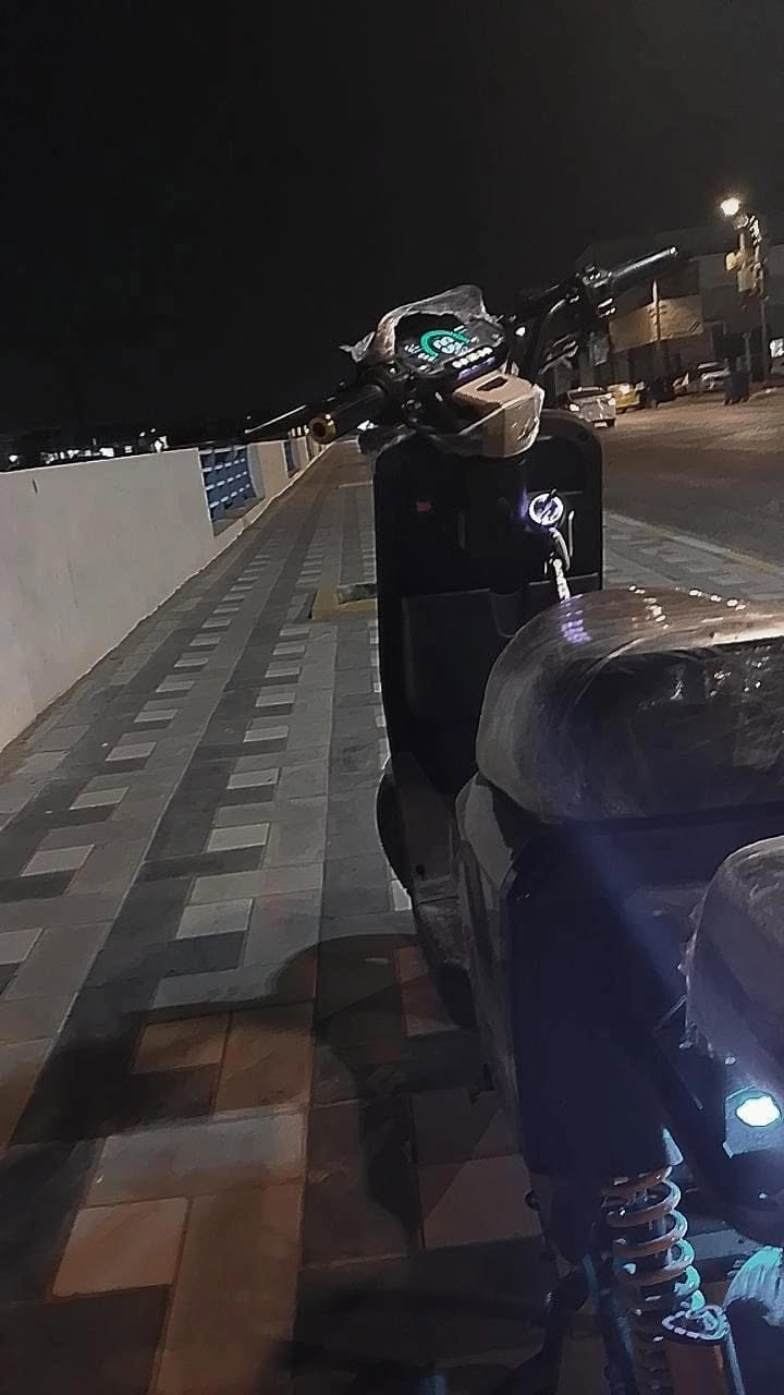 سلام عليكم
درجة لبيع 
نوع R11
مواصفات 
سرعه 120
لون خاكي
ملفّ 2000
موديل2026
سويجن 2
بصمه 
بطاريات خمسه 
رابيعه اشاير 
يمنه يسره 
شاحنه مرايات
بطريات حجم 32 
مكاني بصره العشار
 دراجه صارله شهر ونص طالعه من الوكيل تواصل ***********

