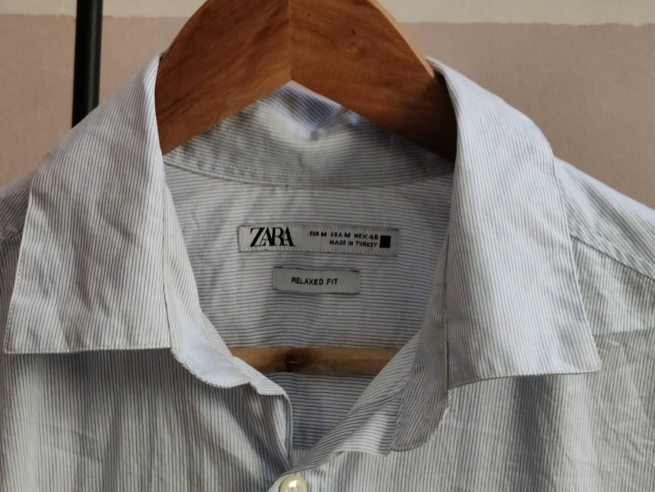 هاي من شركة Zara

زارا شركة أسبانية مشهورة بالأزياء والملابس 

قميص رسمي/كاجوال مخطط بخطوط خفيفه

قياس (Mيلبس الى حدXL)

السعر 16 شامل اجور التوصيل 

اضغط على الصفحه لمشاهدة بقيه الموديلات


**إذا كنت صاحب هذا الإعلان وتريد حذفه لأي سبب، رجاءا أرسل رسالة إلى الدعم الفني**