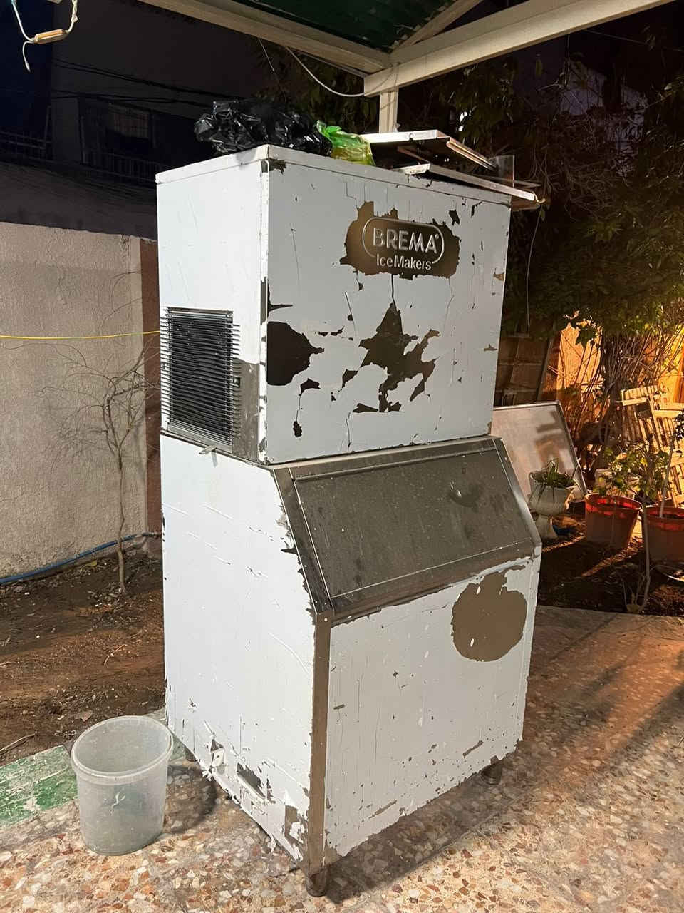 ايس مكير ثلج 🧊 بلوري فنجان 🍵 صناعة ايطالية بريما انتاج 200 كيلو باليوم مكينة حلوه وبلادية وثلجاية كاملة سحبها للتيار 5 الى 7 استقرار بسعر كلش مناسب للاستفسار مراسلة الصفحة + واتساب ***********
