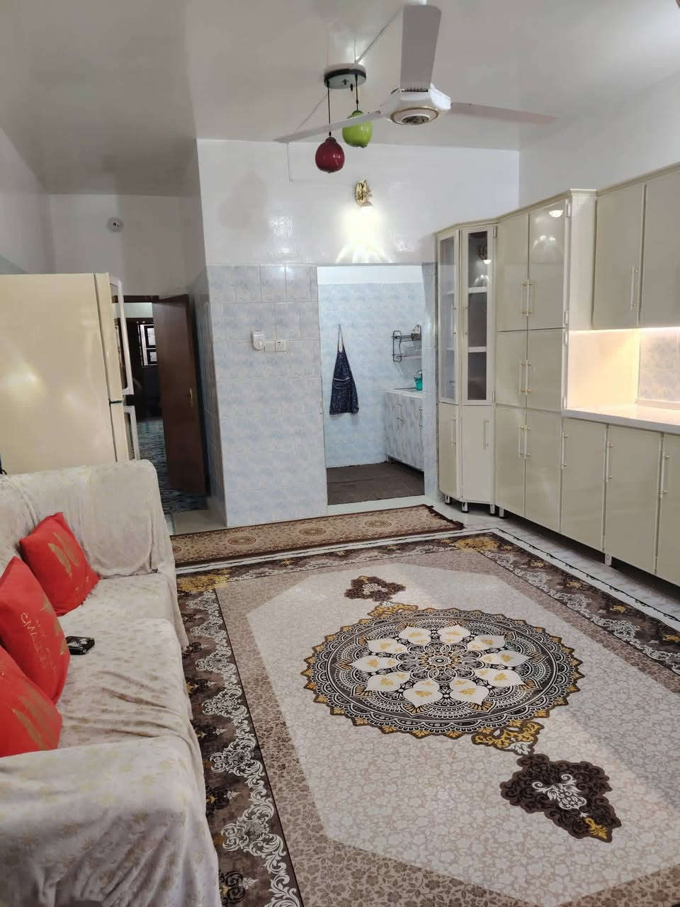 دار للبيع طابق ونص مساحته 300.
10*30.
القادسية قطعه 500 قرب جامع النور 
عرض الشارع 15
السعر 137 وبي مجال
يتكون الدار من ثلاث غرف نوم وصاله وخطار
للاستفسار الاتصال 
***********
