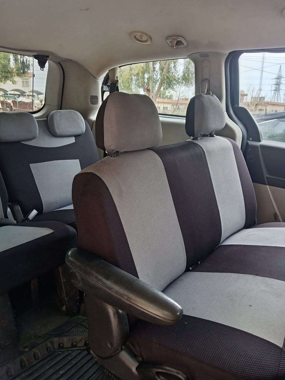 السلام عليكم.... من رخصة الاخوان المشرفين على الگروب...
عندي دوج كرفان موديل٢٠٠٨
بيها كوبون بنزين
تدفئه تبريد ممتازه
جامات سته كهرب
كاميرا خلفيه
ياترى جديد
محرك وگير شرط مصبوغه حزام... 
السعر١٠٠$
تفاصيل أكثر الاتصال على الارقام
***********
***********
تحياتي للجميع
