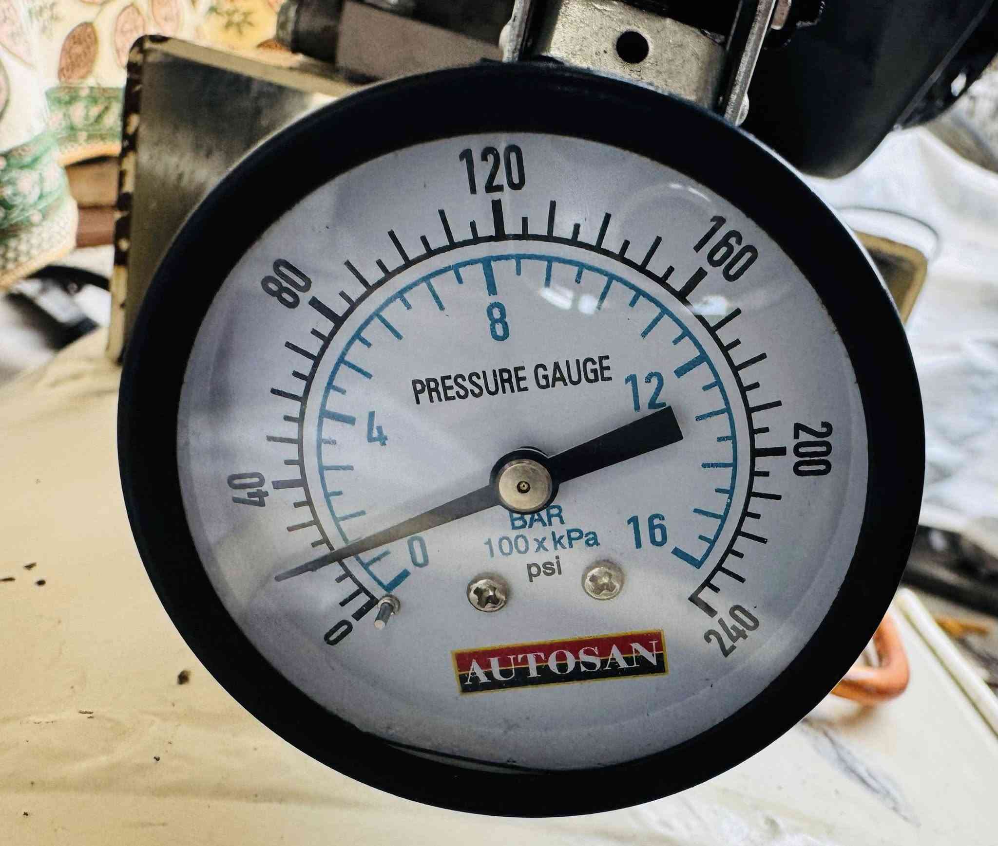 كمبريسر 350 لتر بانزين  نظيف جدا شغال بلادي على وضع شركة السعر 475
مكاني بغداد 
يشتغل كهرباء وبانزين ماطور مكانة موجود 
***********
