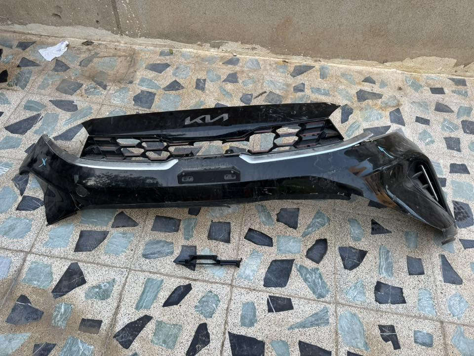 السلام عليكم عندي غراض فورتي شباك دعامية سفلي تجاري وجاملغ يمين تجاري مصبوغ تغيير لون فقط ودعامية اصلية متضررة مثل ما موضح بالصور للتواصل واتس اب ***********
