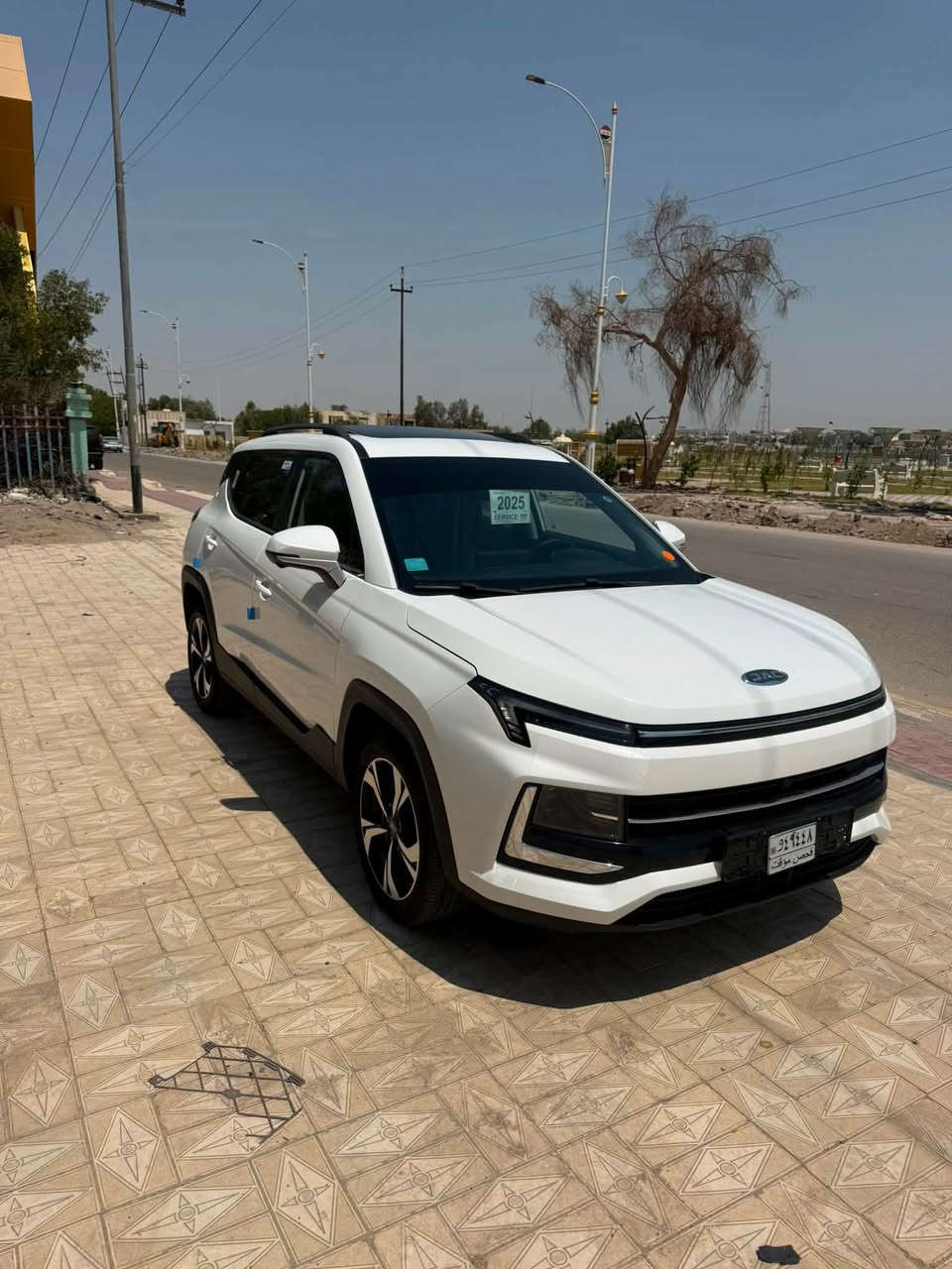 سلام عليكم للبيع جاك JS4 سياره جديده مكفوله كفاله عامه زيرو ماشيه 2000 فقط دخول جديد شهداء ذي قار 
🔹 محرك 1.5 لتر توربو بنزين 
🔹 ناقل حركة أوتوماتيك 6نمر 
‎🔹 5 مقاعد 
🔹فتحه سقف 
🔹كامرات 360 درجه عده 5 
🔹سايد بريك كهرباء دكمه +اوتو هولد 
🔹لايتات امامي لد والخلفي لد +ضبابه خلفيه
🔹تحكم التبريد بيانو لمس 
🔹بصمه تشغيل والابواب 
‎🔹 كشنات جلد ض شيء ضء
‎🔹 شاشة لمس + Apple CarPlay / Android Auto
‎🔹 تكييف أوتوماتيك
‎🔹 شاشة عدادات رقمية
‎🔹 عجلة قيادة متعددة الوظائف
‎🔹 مقاعد مريحة ومساحة واسعة
‎🔹 كاميرا خلفية + حساسات
‎🔹 بلوتوث + USB
‎🔹 دخول وتشغيل ذكي (Keyless + Push Start)

‎🔹 الأمان ومساعدة السائق:
🔹 ABS + EBD + ESC
‎🔹 وسائد هوائية أمامية وجانبية
‎🔹 مراقبة ضغط الإطارات (TPMS)
‎🔹 مثبت سرعة (Cruise Control)

مكاني ناصريه مركز 
سعر 132$وبيها مجال 
***********
