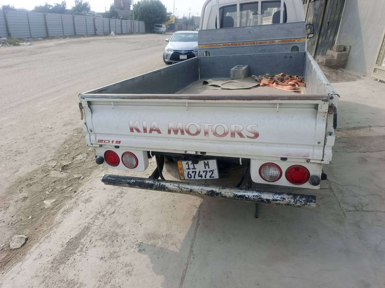 للبيع كيا موديل 2017 رقم بغداد=انكليزي
مشروع وطني مكفولة كفاله عامه كير محرك شاصي اكسن كفاله  مغلفه مدوشمه جديد تخم تاير تبريد ثلج كامله مكمله 
السعر١١٧ وبيه مجال للشراي 
مكان السياره الانبار الفلوجه 🚫❓ 
***********
