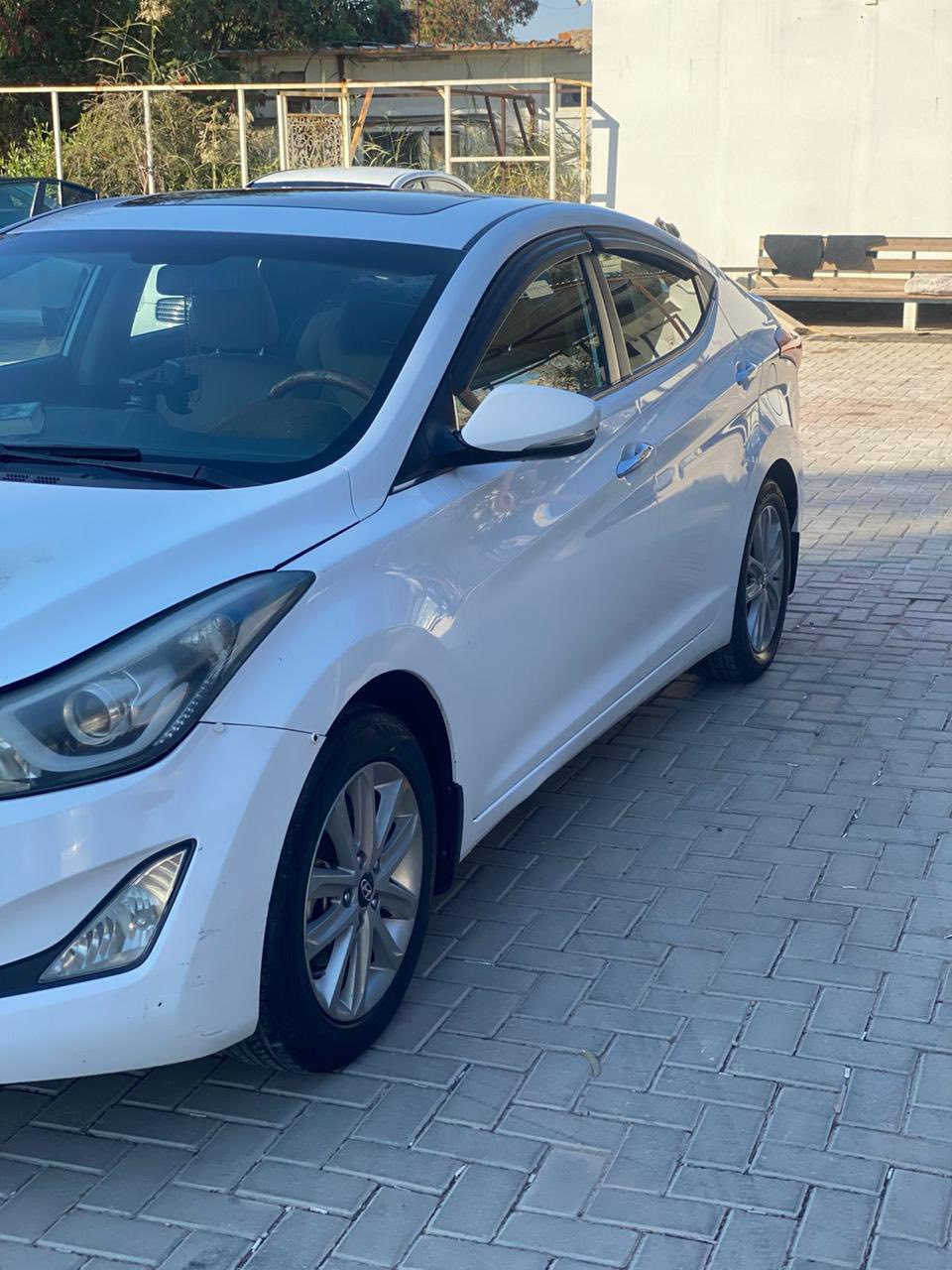 سيارة النترا موديل 2015 موصفات 16 سيارة فول ماعدا بصمة مكفولة من الضربة والصبغ بيها شوي بارد 
***********
