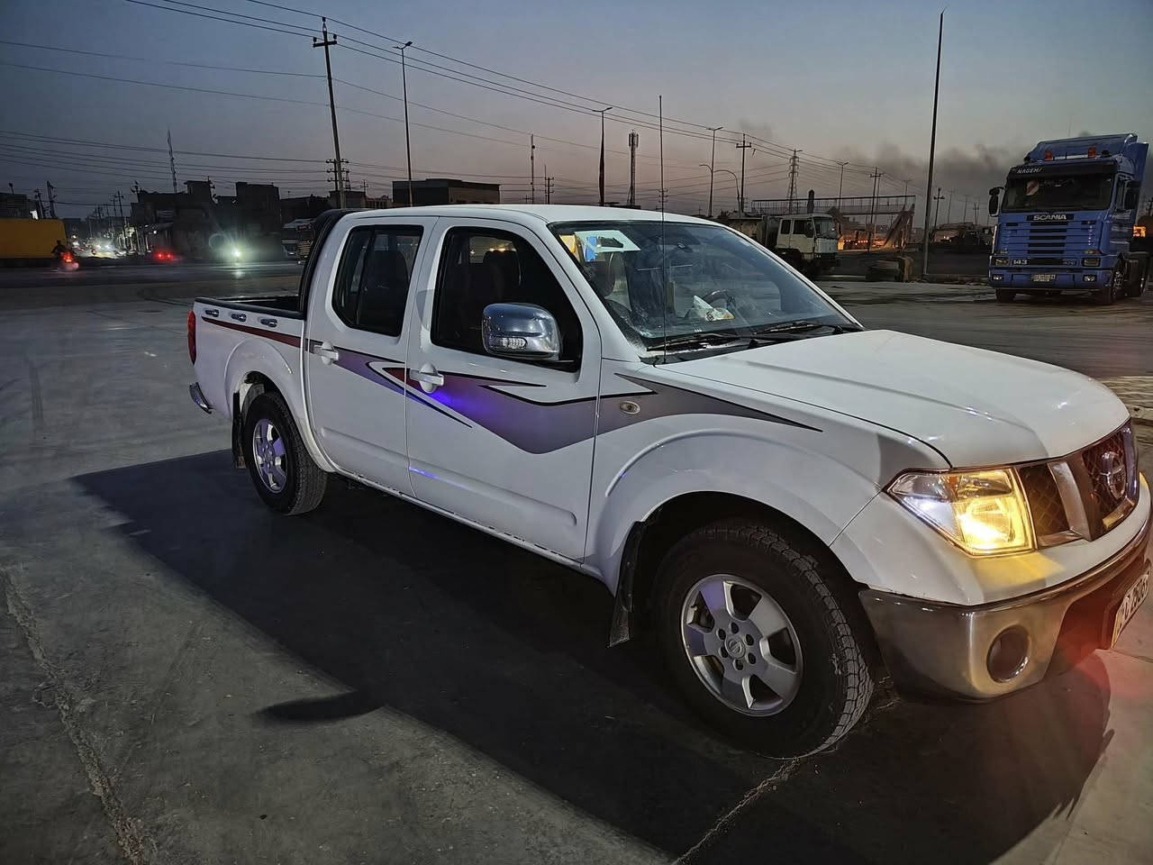 نيفارا 2014 رقم اربيل
ماشيه 180
بيها شبر بالجاملغ الخلفي وشبر باب البدي 
والباقي كفاله حداديه وكير ومكينه خير من الله
المكان واسط العزيزيه 
***********
