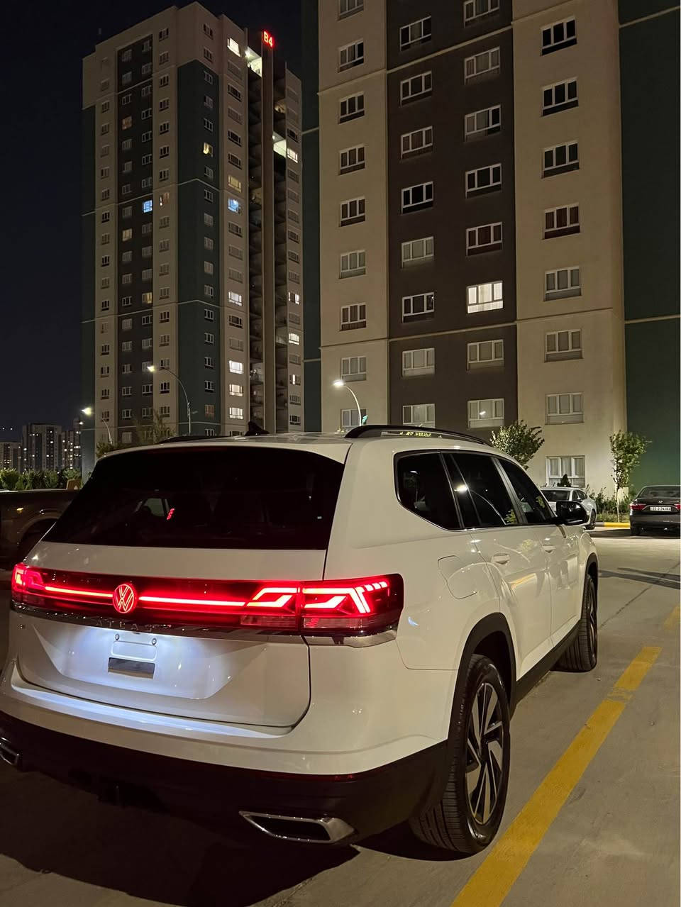 فولكسفاغن اتلس 2024 

محرك 2.0 L تيربو 

ماشية20,500 mil 
‏ ‎الضرر : نصف بونيد
 
‏‎المواصفات : 

‏‎بصمة تشغيل
‏‎بصمة أبواب
كافة تحكمات السيارة لمس 
‏‎تشغيل عن بعد (Remote Start)
‏‎صندوق شفط كهربائي
‏‎رادار أمامي (تحديد مسار)
‏‎رادار جانبي (نقاط عمياء)
‏‎رادار خلفي (تحذير من الاصطدام)
‏‎تبريد مركزي لمس
‏‎كشنات جلد / كشن تدفئة / تبريد 
‏‎كشن كهرباء
‏‎دشبول ديجيتال
‏‎هاند بريك بصمة
‏Android Auto 
‏Apple Car Play 
‏‎مانع انزلاق+ABS
‏‎شاشة كبيرة لمس
‏‎حساسات خلفية+ كاميرا 
‏‎تحكمات استيرن

لا يوجد محور مزدوج
‏‎اوتو ستارت Auto start 
‏‎اوتو ستوب Auto Stop 
‏‎منافذ type C 
‏‎وبقية المواصفات

0770 140 9104 أربيل, العراق
