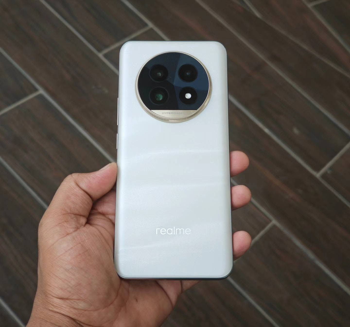 جهاز realme 13 pro 5G

ذاكرة 512 .....بطارية 5200 

دبل شريحة ........لون ذهبي مميز 

الجهاز فول مواصفات فوووول 🔥🔥

مكفول كفالة عامه من كلشي نضافتة 99 % شرط الضمان 

استخدام قليل جدآ مثل ماواضح بالصورة وانضف بعد 

بيع او مراوس / متوفر نضام اقصاد / شهري + اسبوعي 

توصيل داخل وخارج المحافضات 🚚🚛

للتواصل والاستفسار / 👇👇

عباس عاشور / ***********
طيبة رعد / ***********
