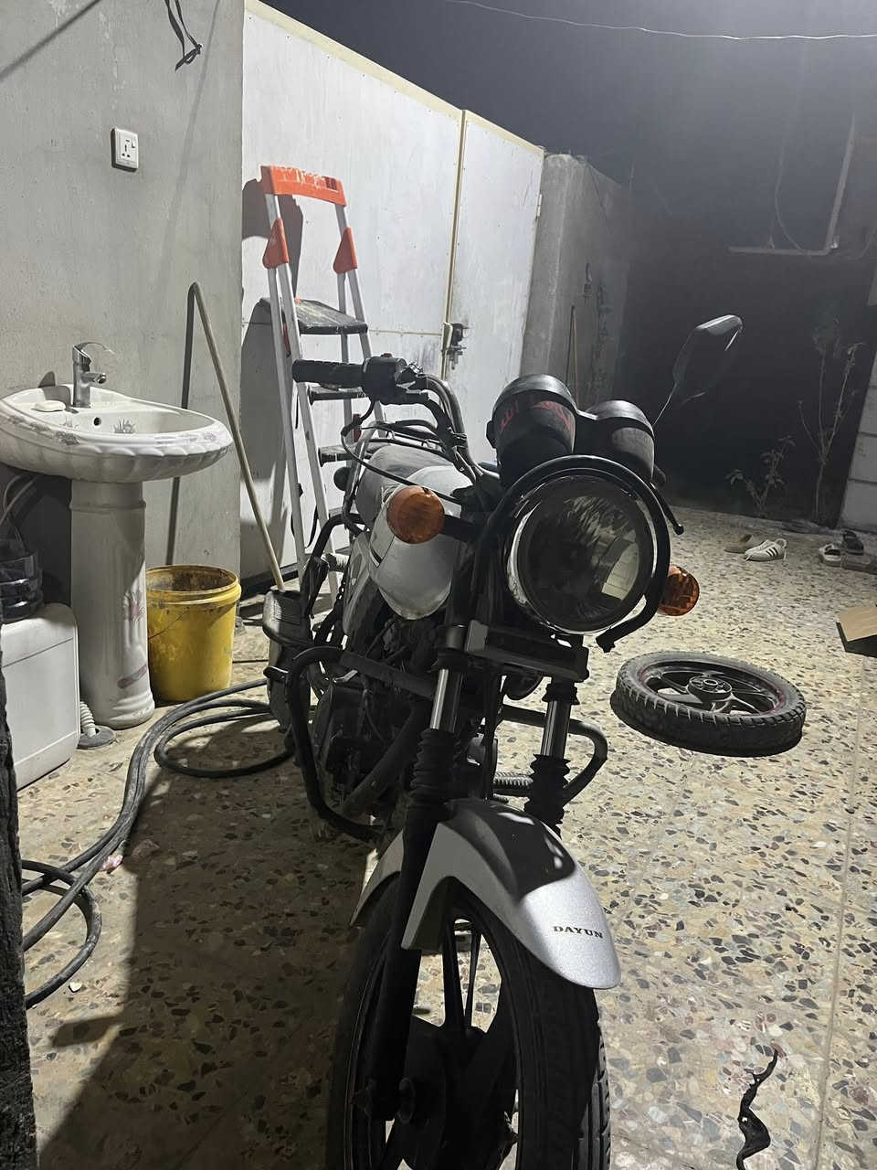 للبيع دايون موديل 2019 نضيفه حيل مكينه برغي مامفتوحه دشبول شغال متروكه اسبوعين بسبب البوربلن بلتاير الخلفي دراجه مابيه نقص اي مكاني كربلاء طوريج *********** موجود واتساب
