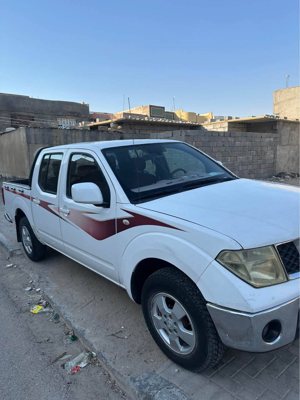 نيسان نيفارا موديل 2014 ماشيه 160 بيها بنيد مصبوغ فقط والقماره بيها حالوب السياره نضيفه وحلوه حداده جديده وتخم تاير تبريد شغال داخلها جديد بدي نضيف المكينه مفتوحه فقط 
السعر 105
الرقم *********** البصرة, العراق
