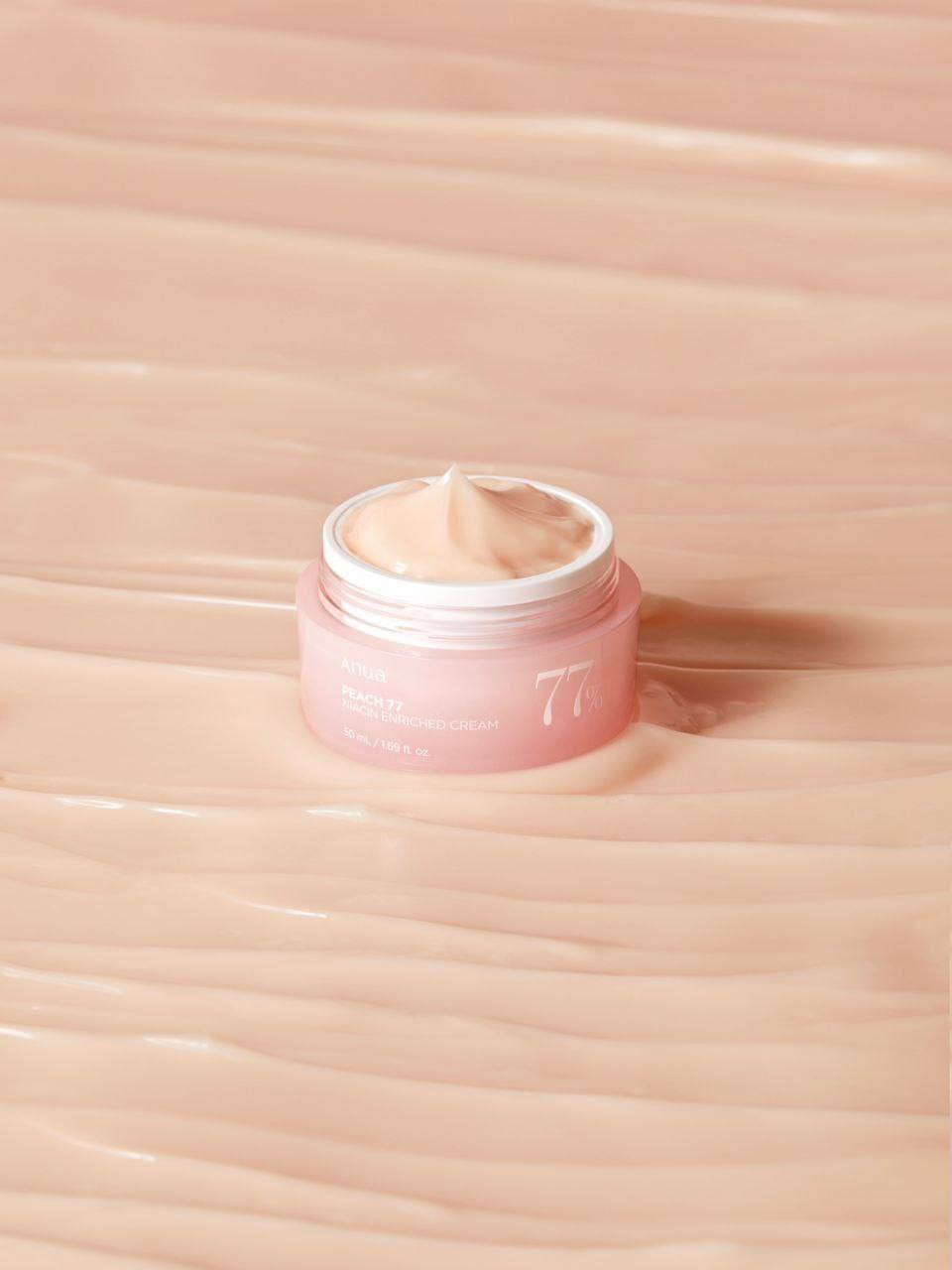 ✨ كريم الخوخ والنياسيناميد من أنوا (Anua Peach 77 Niacin Enriched Cream). كريم مرطب بتركيبة جل خفيفة تشبه البودينغ، مصمم لمنح البشرة نضارة وإشراقاً دون ترك أثر دهني. مرطب ومفتح للبشرة. يحتوي على 77% مستخلص الخوخ و5% نياسيناميد. يعمل على تفتيح البشرة، تقليل التصبغات، وتحسين مرونتها وإشراقها

✅ الفوائد الرئيسية:-
✔️ خلاصة الخوخ (77%): تعمل على ترطيب البشرة الجافة بعمق واستعادة حيويتها.
✔️ النياسيناميد: يساعد في تفتيح البشرة، توحيد لونها، وتقليل مظهر البقع الداكنة والتصبغات.
✔️ يحتوي على السيراميد، الكولاجين، والبانثينول لتقوية حاجز البشرة الواقي وتعزيز مرونتها.
✔️ يعمل على تنعيم البشرة وتقليل الخشونة للحصول على مظهر "بشرة الخوخ" الندية
✔ يعمل النياسيناميد (5%) على تقليل التصبغات والبقع الداكنة، مما يمنح البشرة إشراقة طبيعية.
✔ مستخلص الخوخ الغني بمضادات الأكسدة يوفر ترطيبًا طويل الأمد للبشرة الجافة والمتعبة.
✔  يعزز من مرونة البشرة ويقلل من ظهور الخطوط الدقيقة، مما يجعلها أكثر نضارة.
✔ يحتوي على مكونات مهدئة تقلل من التهيج، مما يجعله مناسبًا للبشرة الحساسة.
✔ لا يترك طبقة دهنية، مما يجعله مناسبًا لجميع أنواع البشرة، بما في ذلك الدهنية والمختلطة.
#الاصلي المنشأ كوريا 🇰🇷 💯
السعر ١٢
🚘 يوجد خدمة توصيل لجميع محافظات العراق ٤ الاف 🚘


**إذا كنت صاحب هذا الإعلان وتريد حذفه لأي سبب، رجاءا أرسل رسالة إلى الدعم الفني**