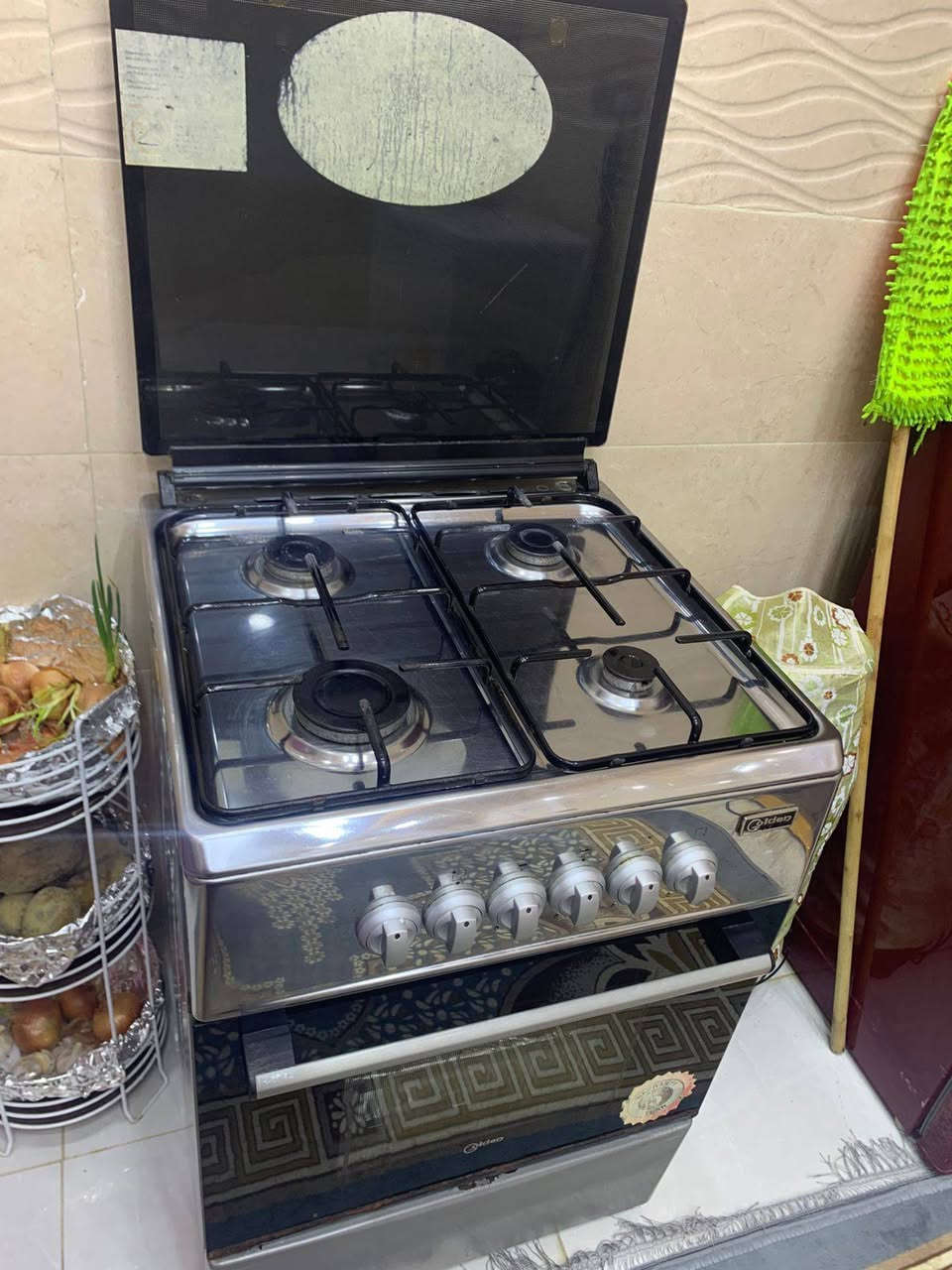 سلام عليكم كاونتر 3 قطع نضيف كلش سعره 225. وطباخ نضيف كلش سعره 150 وبيهن مجال مكاني  شط العرب الجزيره. هذ رقمي ***********
