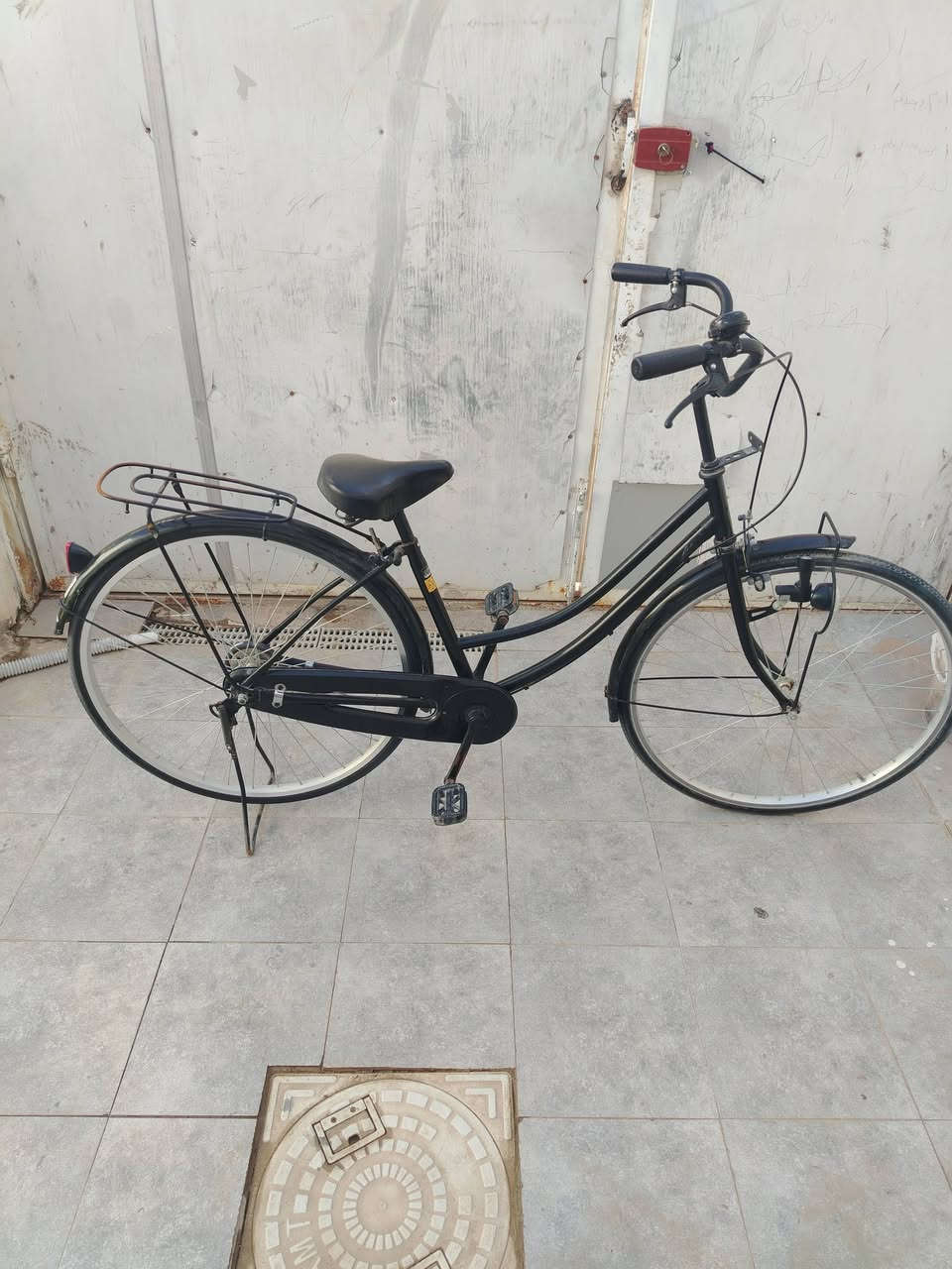 بايسكلات ياباني للبيع حجم 26 استعمال قليل مكاني شارع المطار اكثر استفسار عل رقم ***********
